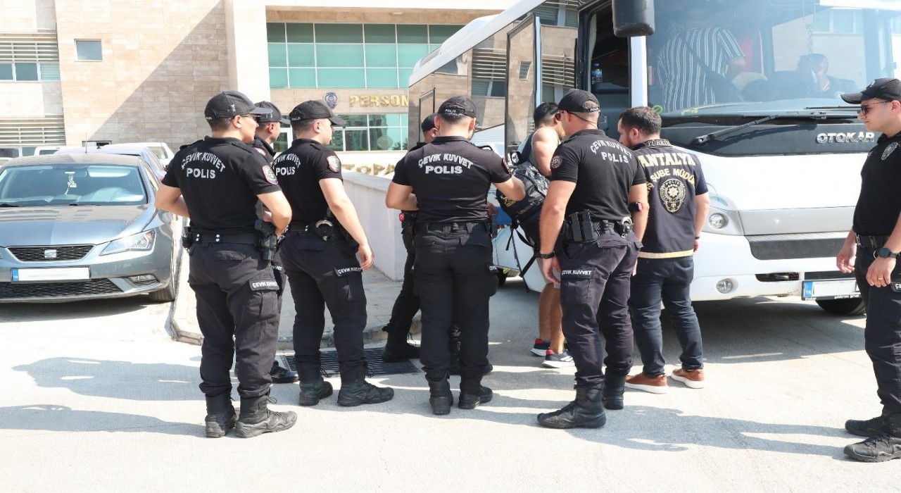 Antalyada aranan 125 şahıs eş zamanlı operasyonla yakalandı