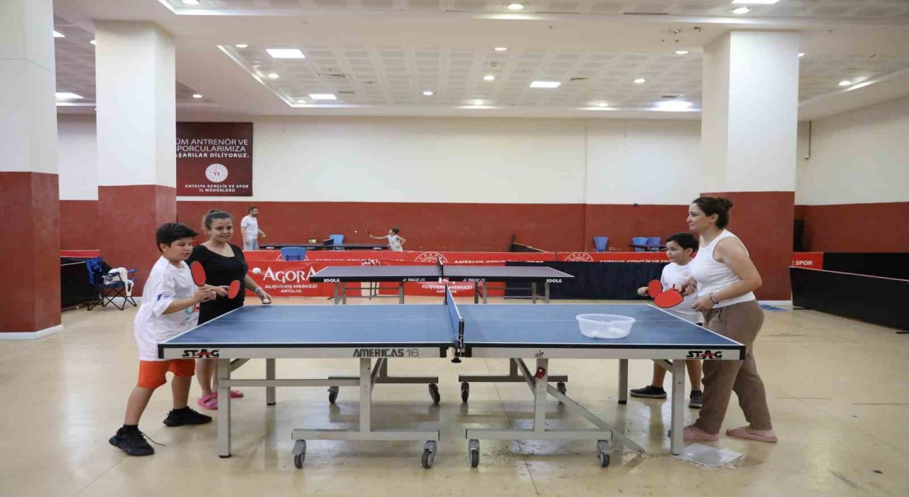 Antalyada çocuklar yaz tatilini sporla geçiriyor