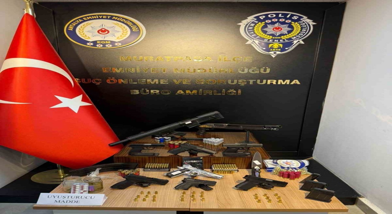 Antalyada helikopter destekli şafak operasyonu: Çok sayıda silah ve mühimmat ele geçirildi