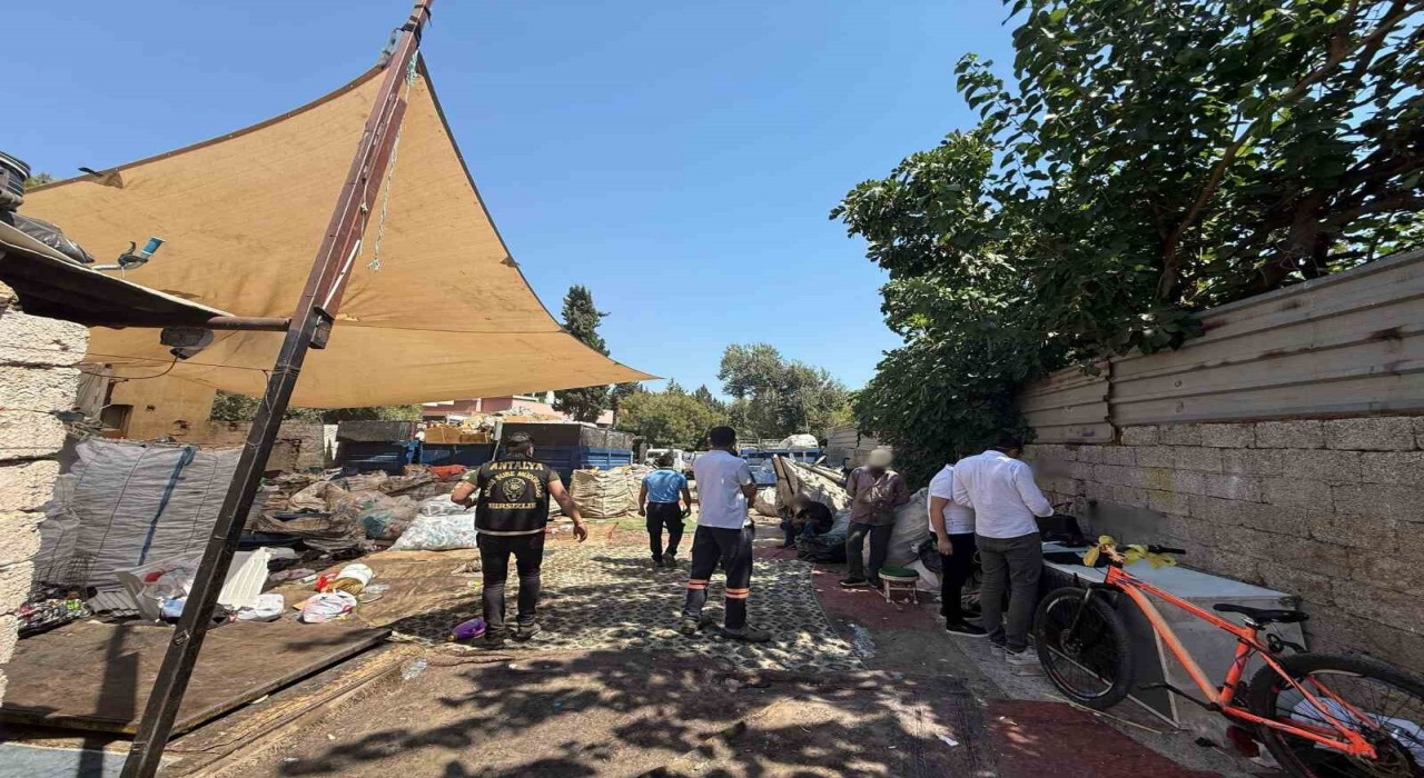 Antalyada hurda ve ikinci el iş yerlerine eşzamanlı denetim: 8 iş yeri mühürlendi