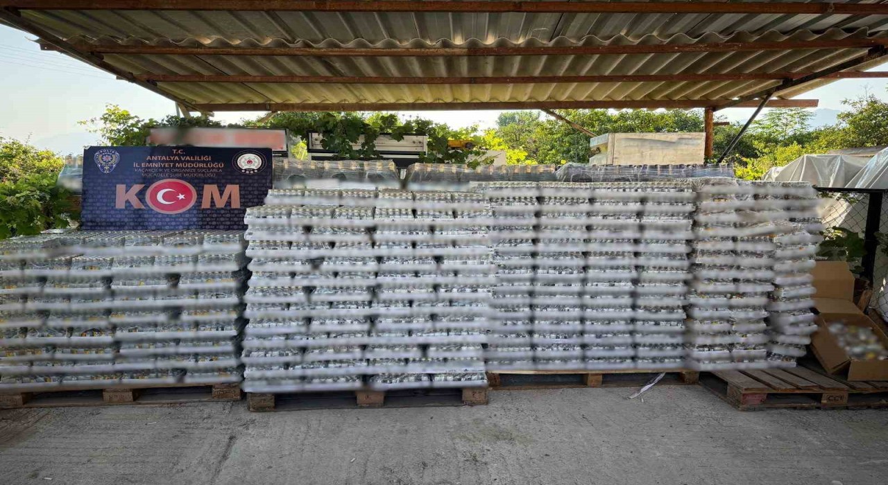 Antalyada kaçakçılık operasyonunda 39 bin 944 şişe kaçak içki ele geçirildi