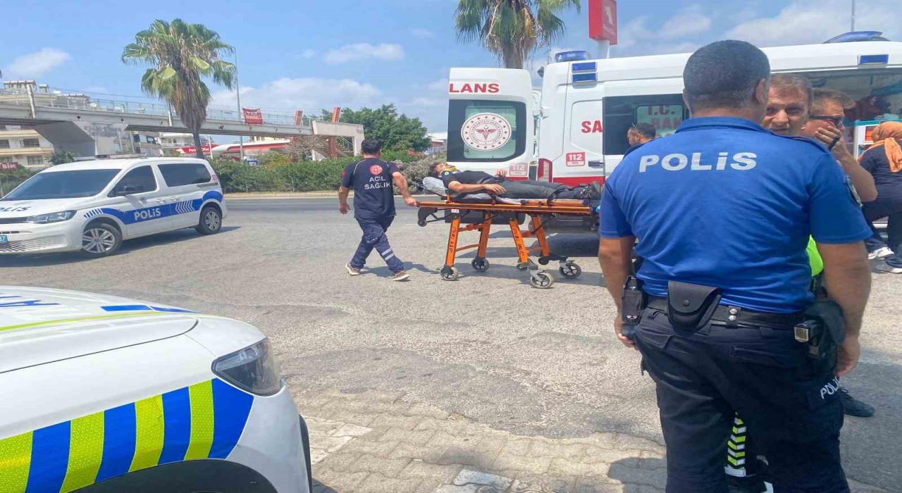 Antalyada motosikletten düşen sürücü yaralandı