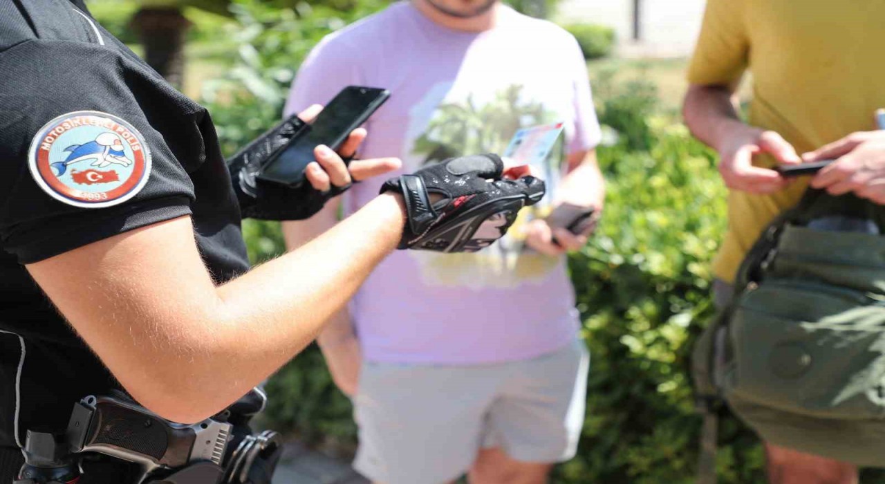 Antalyada yunus timleri son 2 haftada 158 şüpheliyi yakaladı