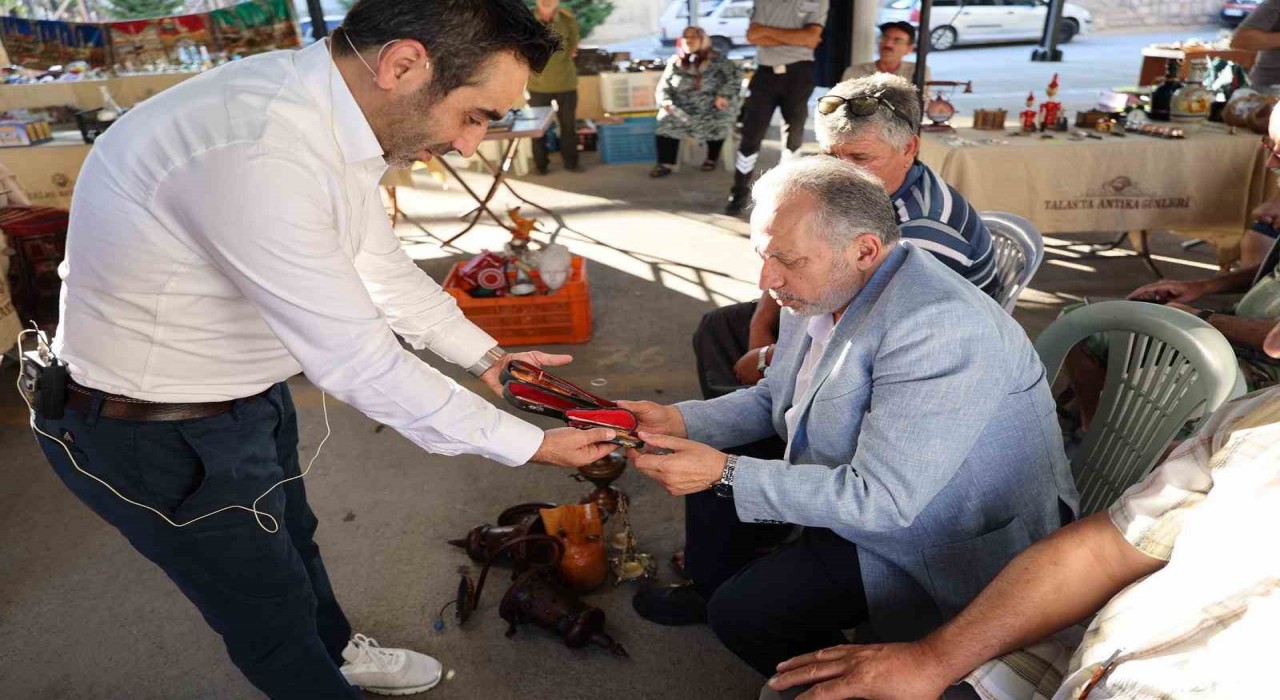 Antikacılar Talasta toplandı