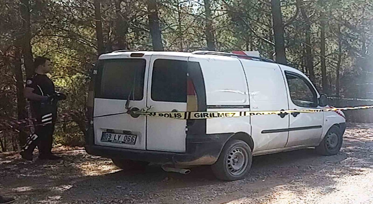 Araç içinde tüfekle vurulmuş halde bulundu