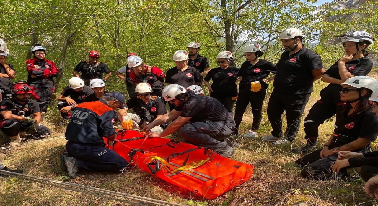 Arama kurtarma ekibine havai hat ip eğitimi verildi