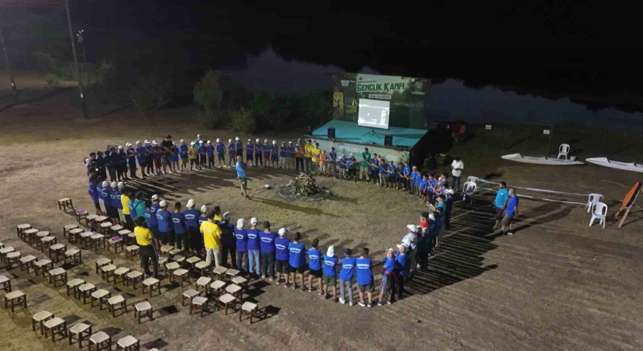 Arnavutköy Belediyesinin düzenlediği doğa kampında babalar ve oğulları keyifli vakit geçirdi