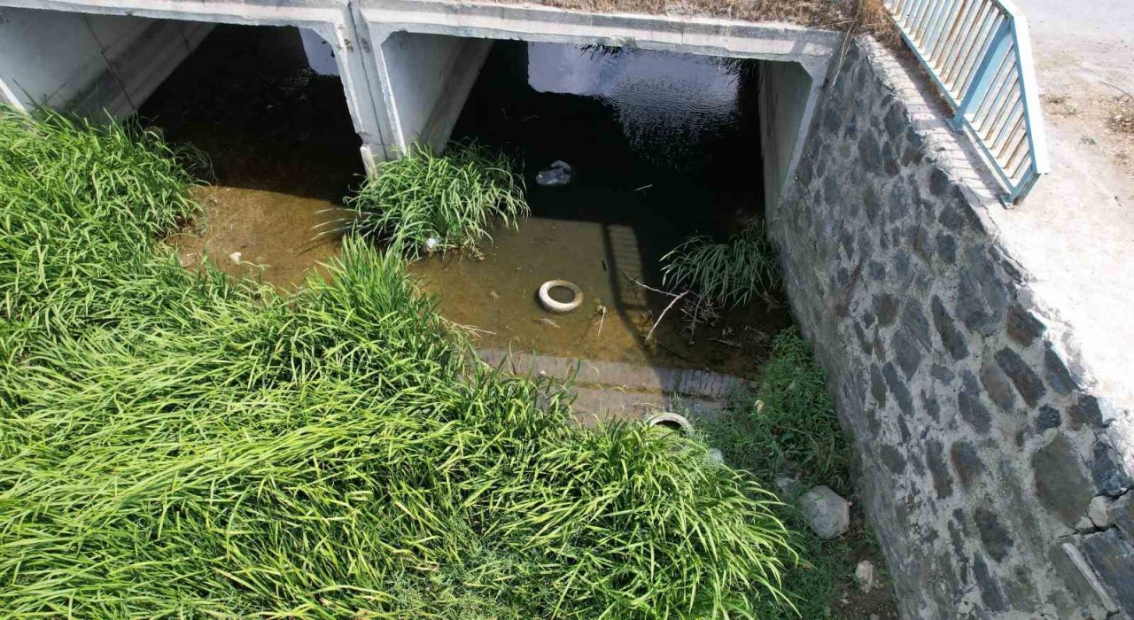 Arnavutköyde dere yatağındaki kirlilik endişelendiriyor