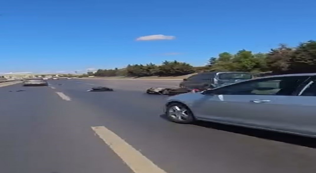 Arnavutköyde motosikletli, araç altında kalmaktan son anda kurtuldu