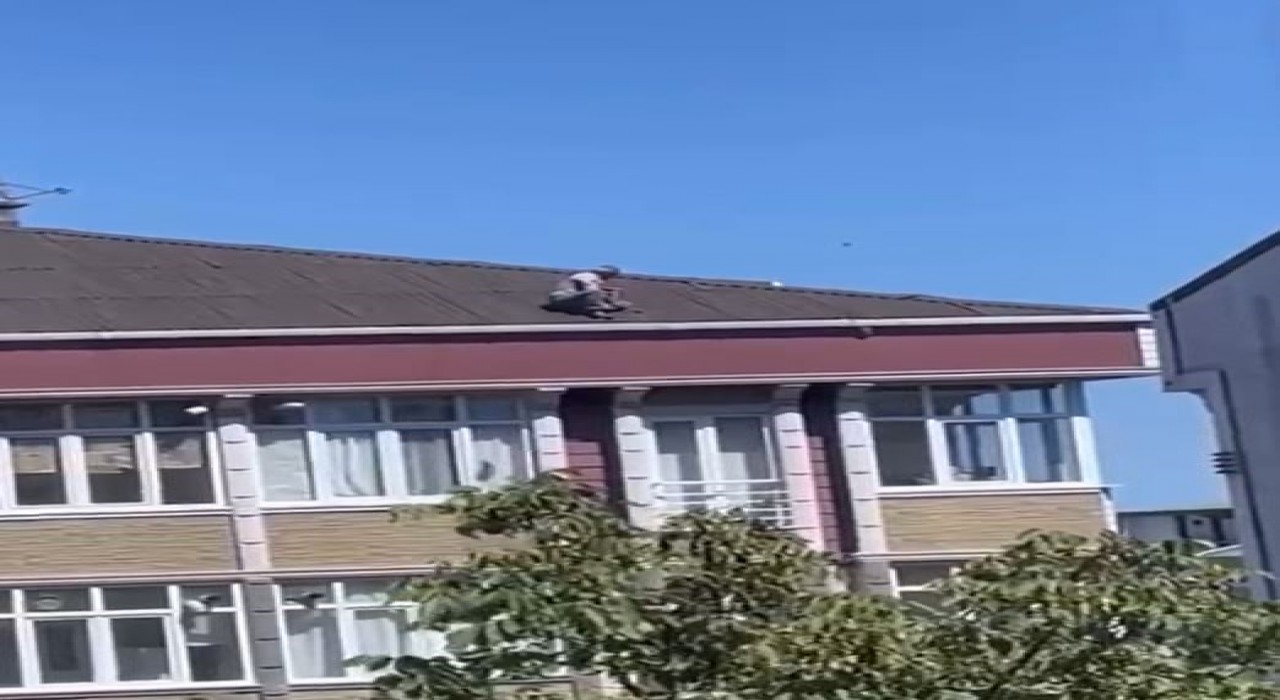 Arnavutköyde tedbirsiz tamirat yürekleri ağızlara getirdi: O anlar kamerada