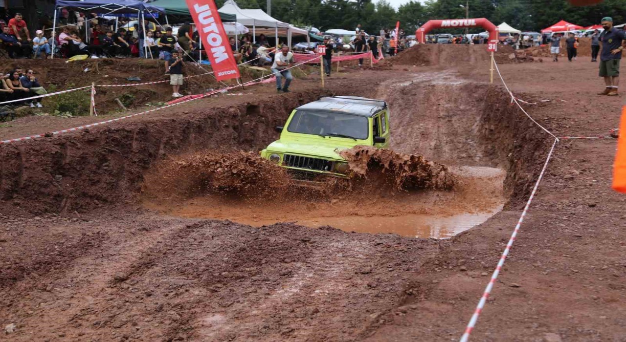 Artvinin Kafkasör Yaylasında nefes kesen off-road heyecanı