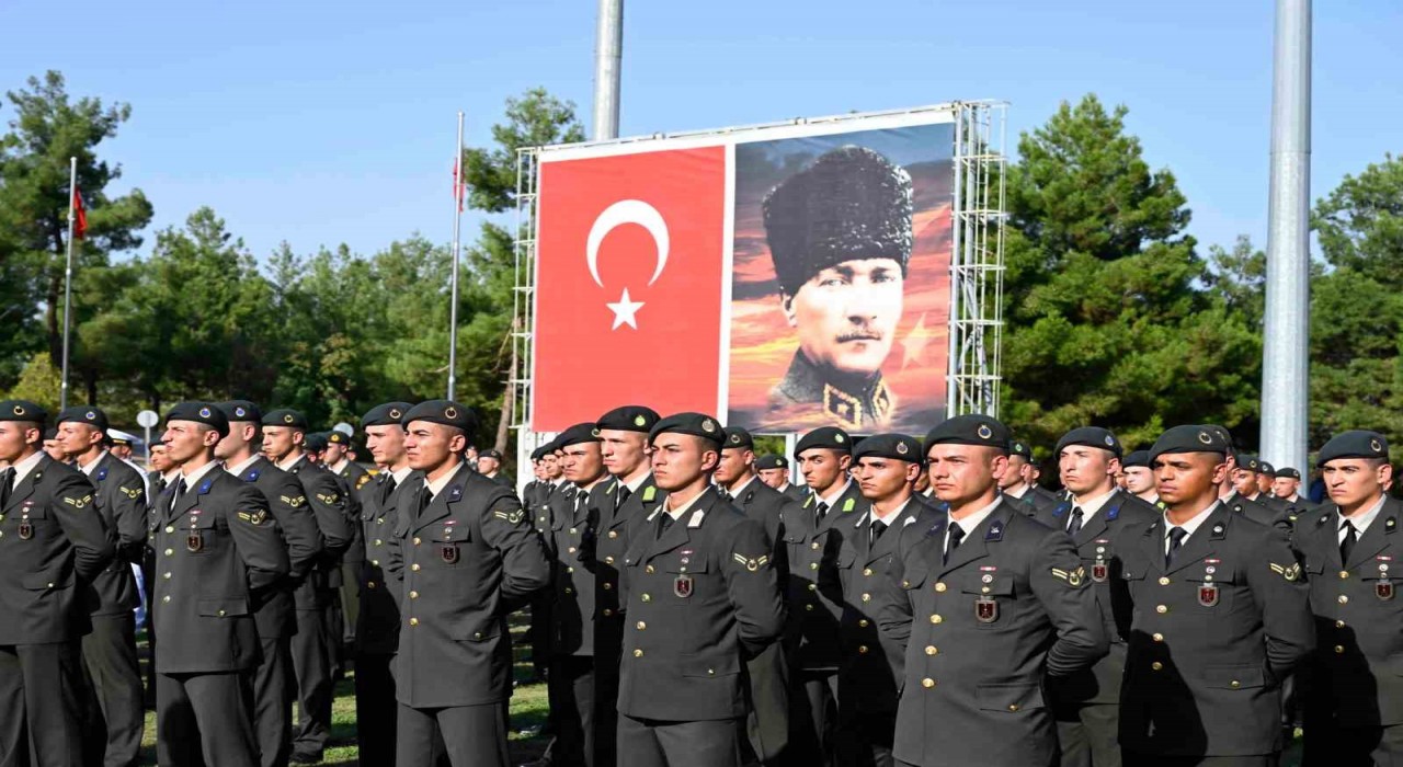 Astsubay meslek yüksekokulu diploma ve sancak devir-teslim töreni düzenlendi