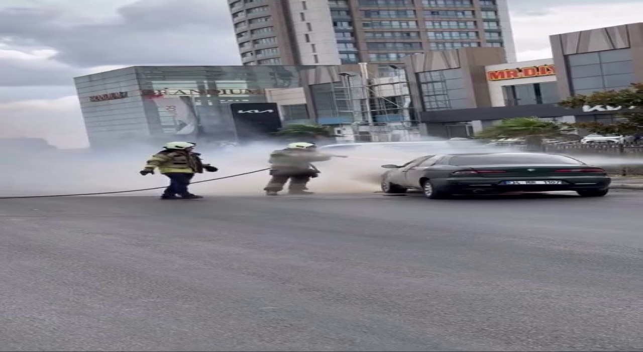 Ataşehirde araç yangını