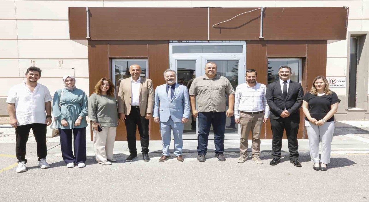 Atatürk Üniversitesinde yenilikçi projelerle öne çıkan başarılar destekleniyor