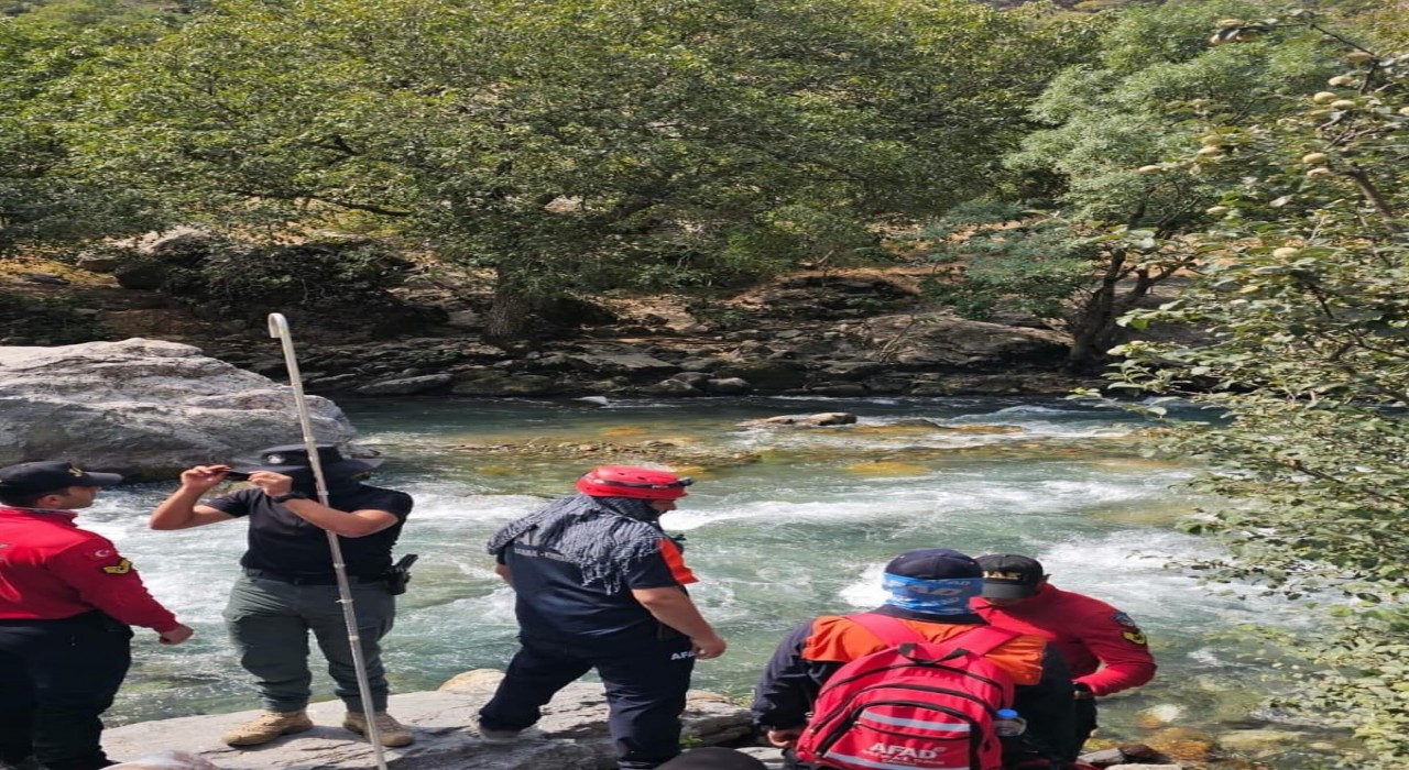 Avaşin Deresinde kaybolan çocuğu arama çalışmaları yeniden başladı