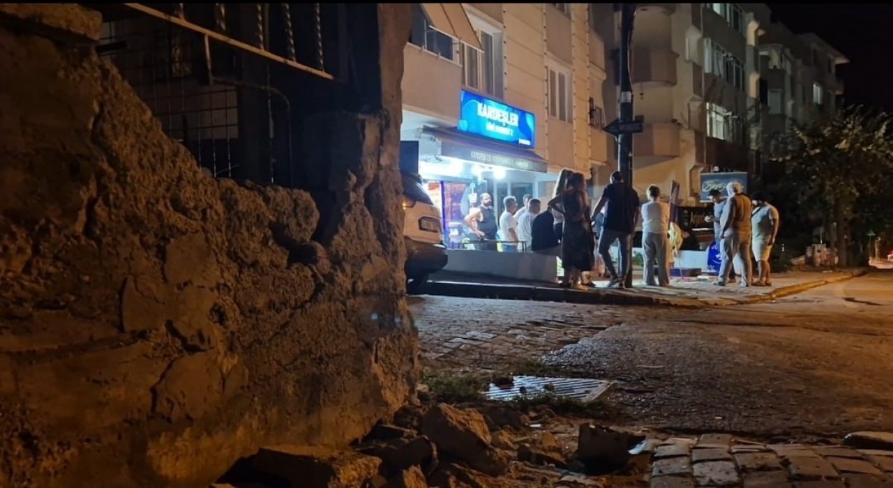 Avcılarda alkollü sürücü tekel bayisine daldı: O anlar güvenlik kamerasında