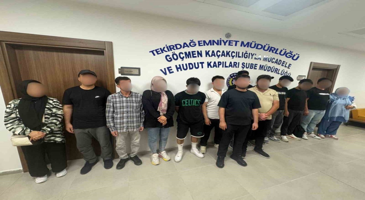 Avrupaya kaçmak için kamyonete özel bölme yapmışlar:19 düzensiz göçmen yakalandı