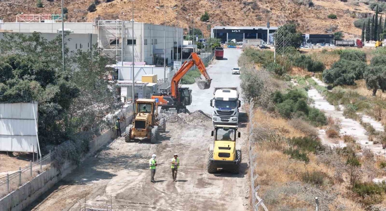 Aydın Büyükşehir Belediyesi Sökedeki yağmur suyu ve kaldırım çalışmaları devam ediyor