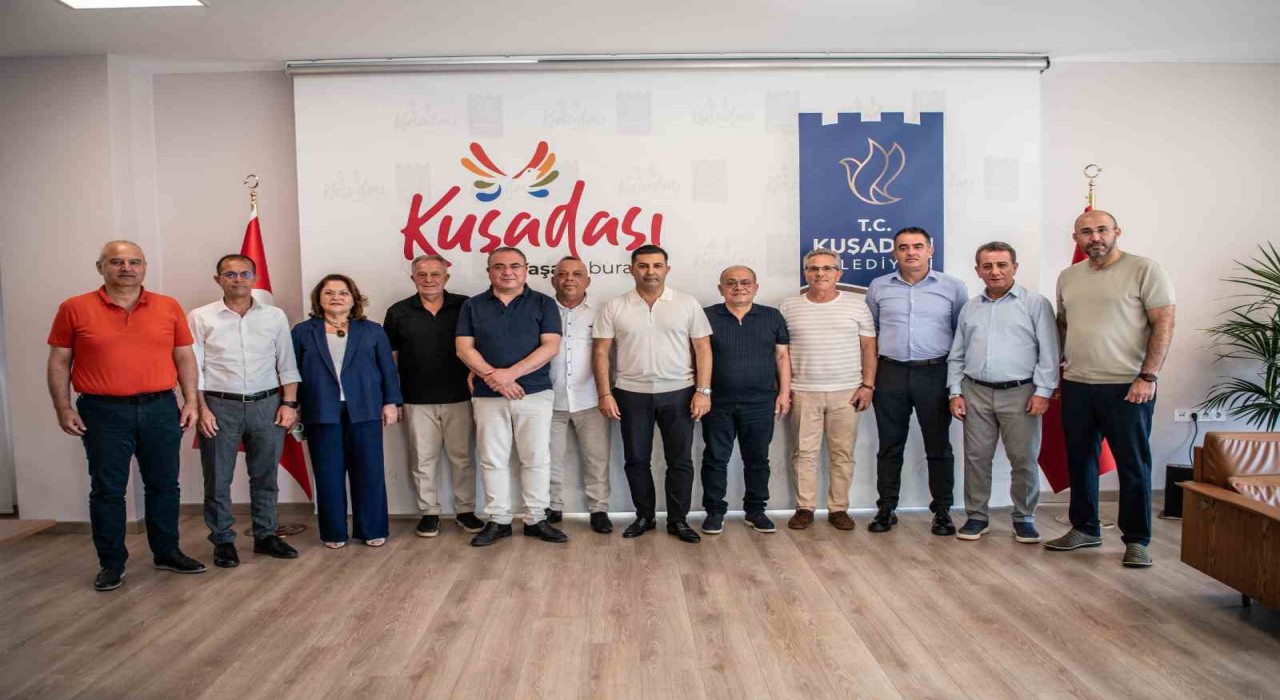 Aydındaki CHPli Belediye Başkanları Kuşadasında bir araya geldi