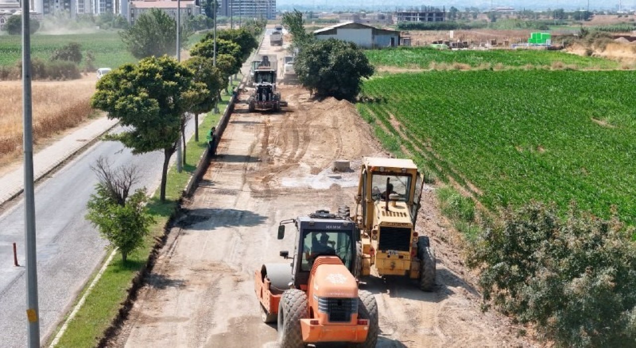 Aydının tüm ilçelerinde yol yapım ve yenileme çalışmaları sürüyor