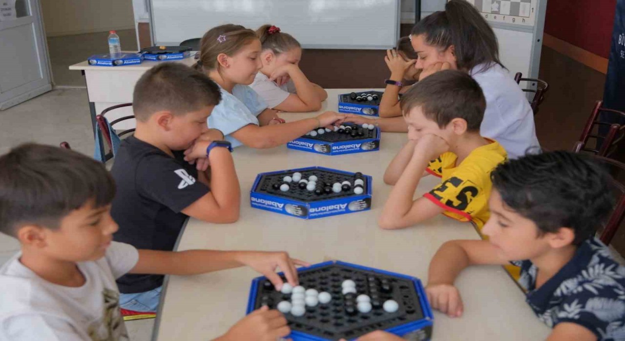 Aydınlı çocuklar Büyükşehirin Akıl Oyunları eğitiminde bir araya geliyor