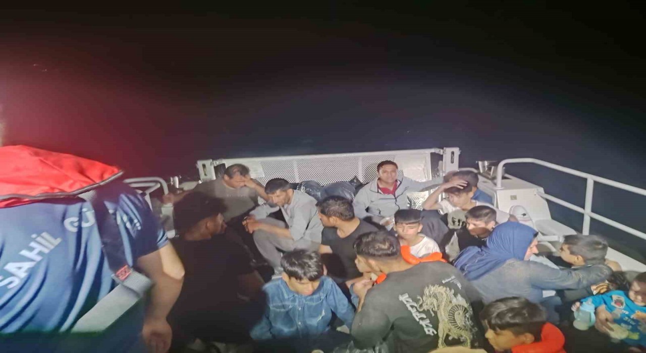 Ayvacık açıklarında 18i çocuk 32 düzensiz göçmen yakalandı