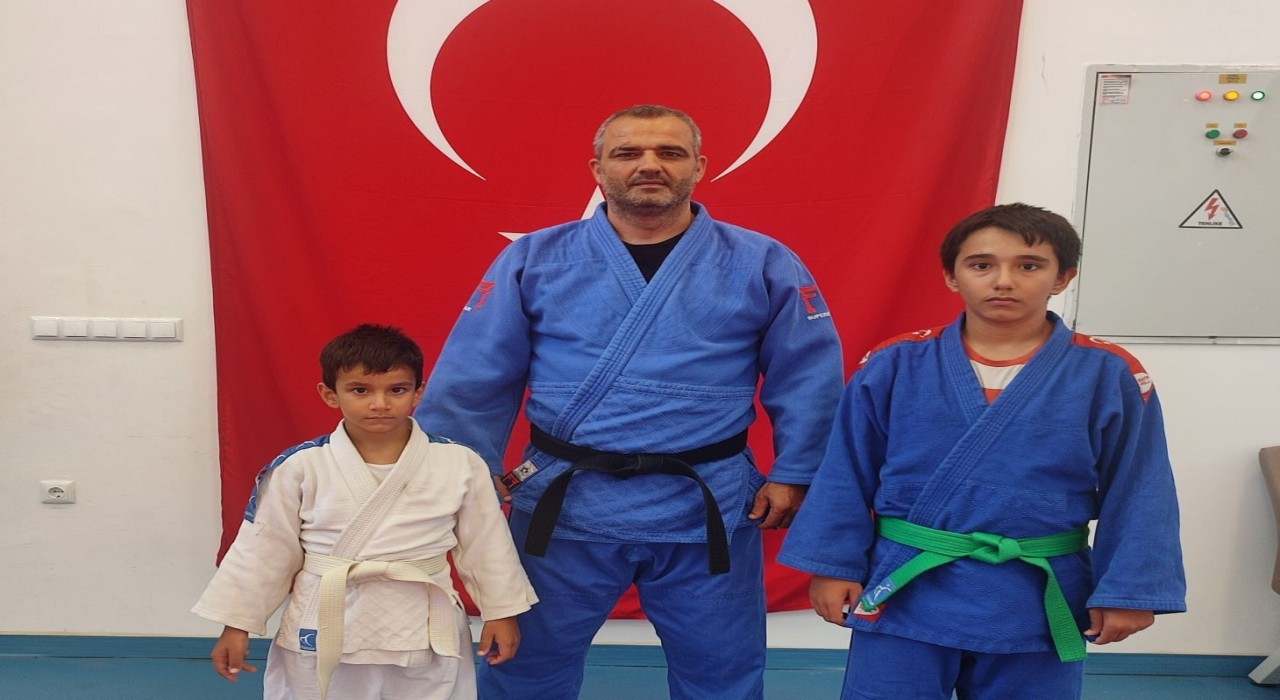 Baba ve oğulları judoda aynı yolda