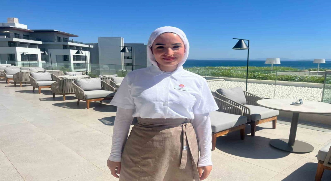 Babası sınav çıkışı çiçekle karşılamıştı, müjdeli haberi telefonla verdi