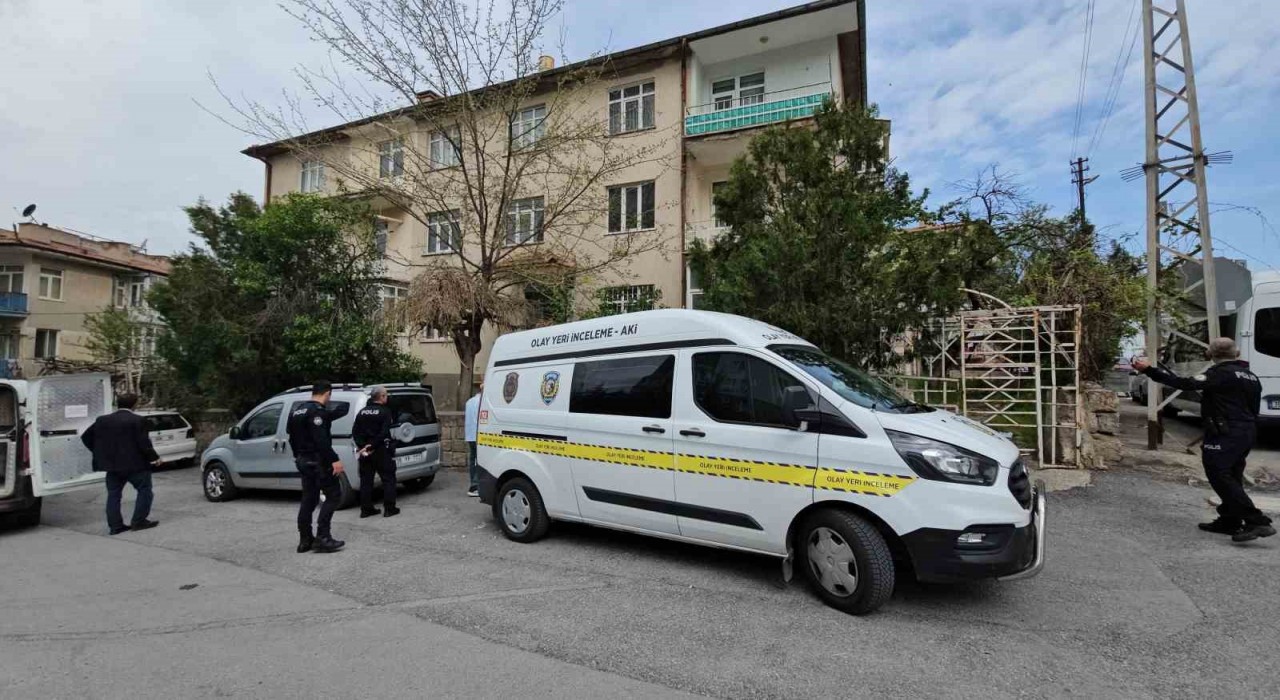 Babasını öldüren sanık hakim karşısına çıktı