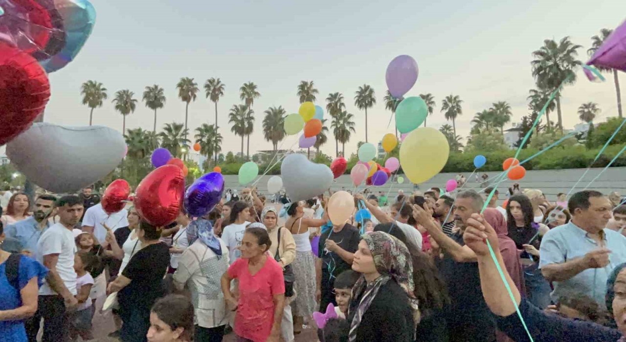 Babasının sosyal medya paylaşımı üzerine gökyüzü, Yağmurun umut balonlarıyla rengarenk oldu