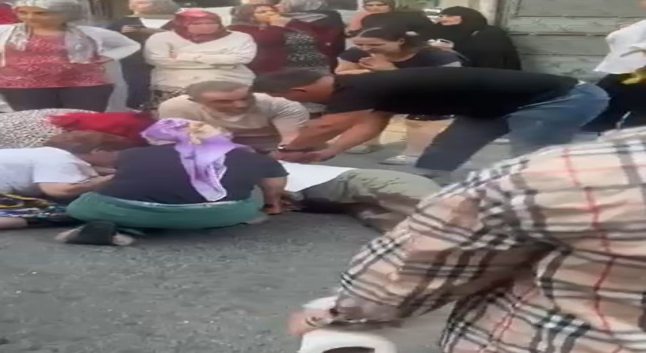 Bağcılarda kadını bıçaklayan şahsı vatandaşlar linç etti