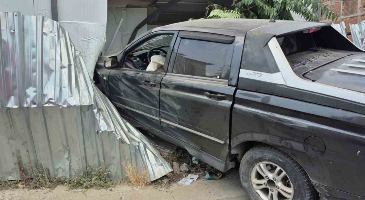 Bağcılarda yaşanan kazada faciadan dönüldü: O anlar kamerada