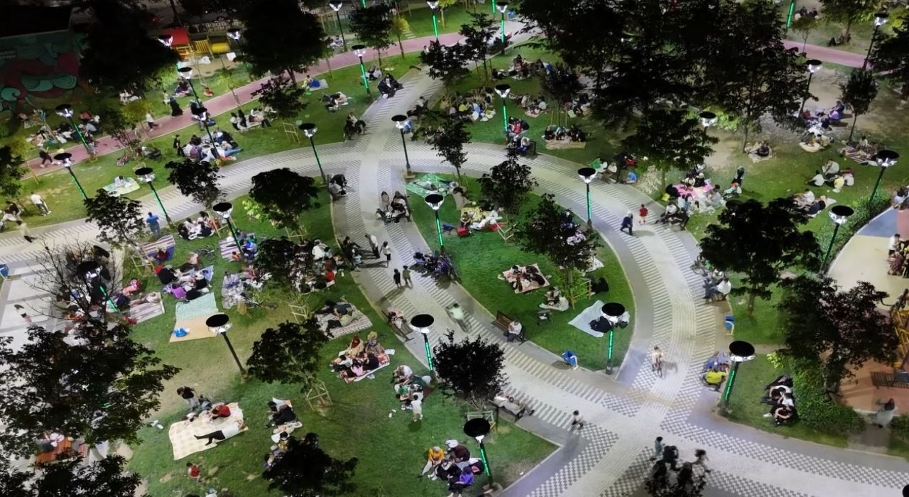 Bahçelievlerde vatandaşlar parklara akın etti