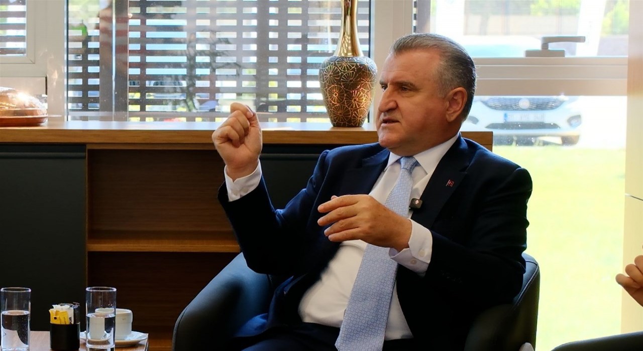 Bakan Bak ‘Bizim Korta konuk oldu