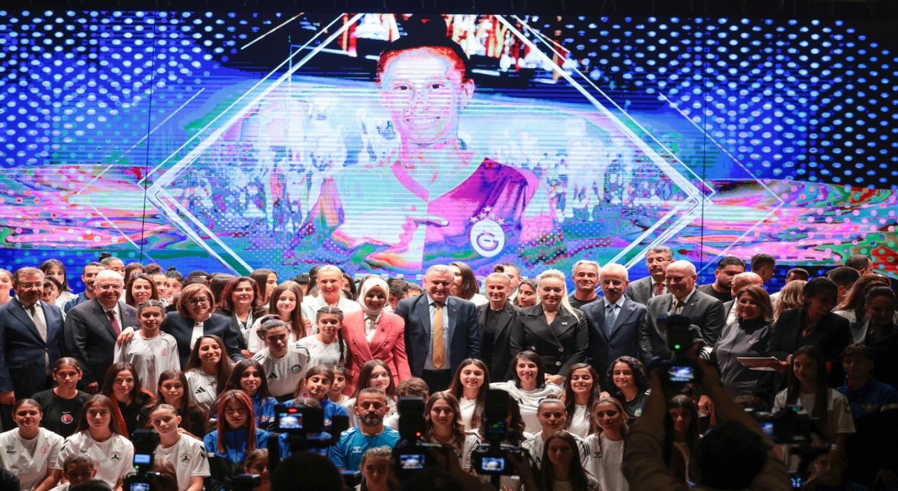 Bakan Bak: Bugün Şırnakta roket sesleri yerine raket sesleri var