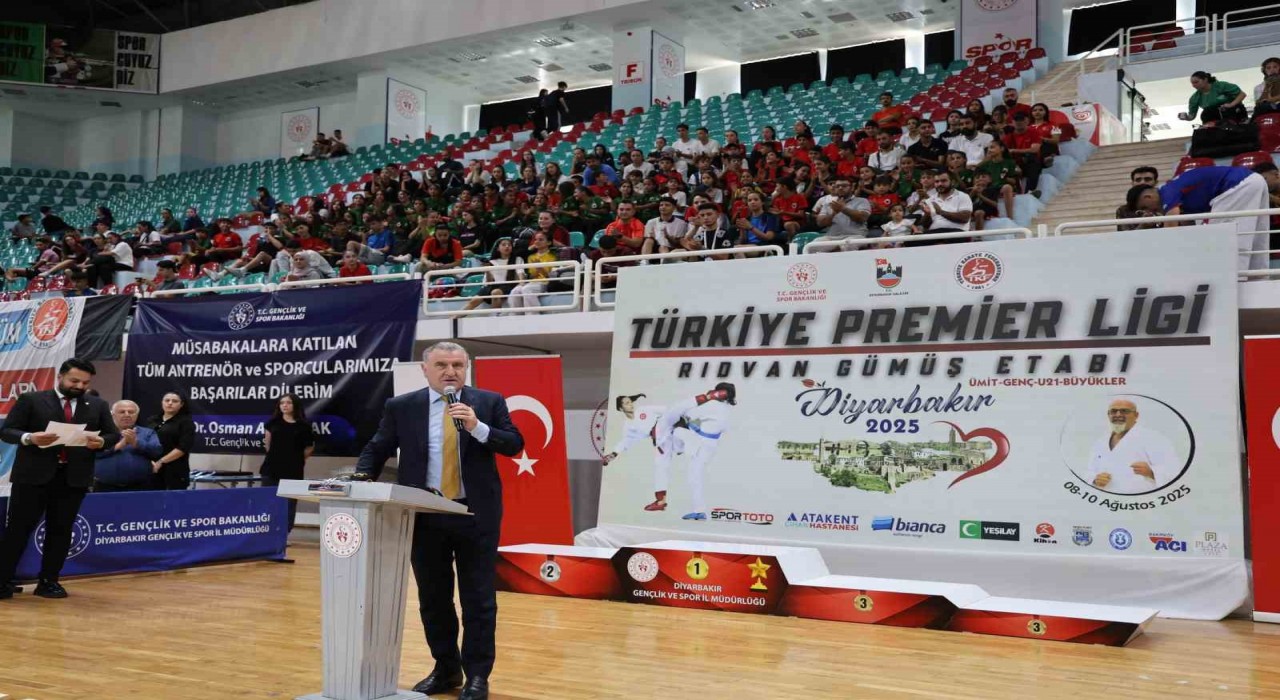 Bakan Bak: Diyarbakıra yaklaşık 3.5 milyar lira spor yatırımı, tesis yatırımı yapacağız