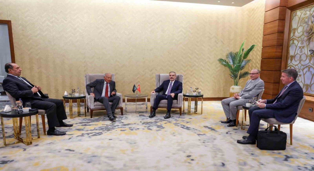 Bakan Fidan, Mısırda Arap Birliği Genel Sekreteri Ahmed Ebu Gayt ile görüştü