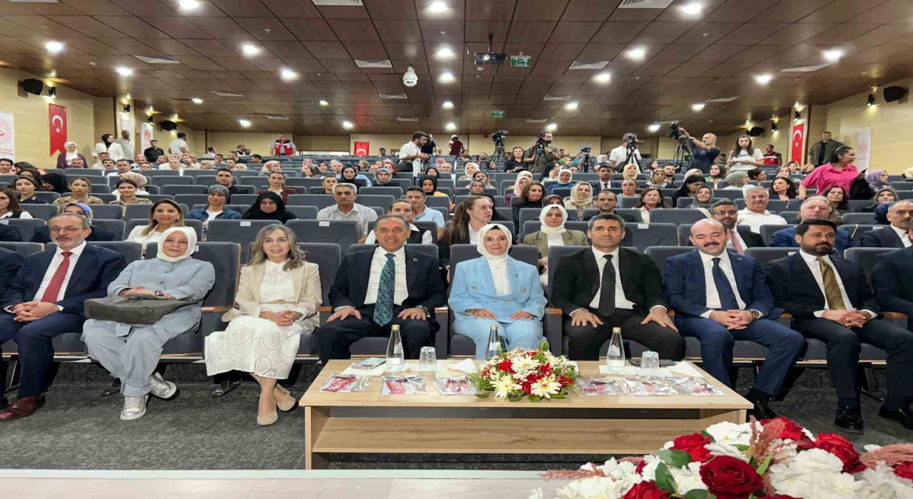 Bakan Göktaş: 8 bin 923 ailemizde 10 bin 665 çocuğumuza umut dolu bir gelecek sunuyoruz