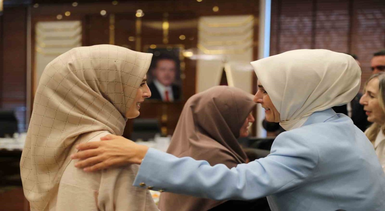 Bakan Göktaş, Bingölde şehit aileleri ve gazilerle Terörsüz Türkiye Kardeşlik Sofrasında buluştu