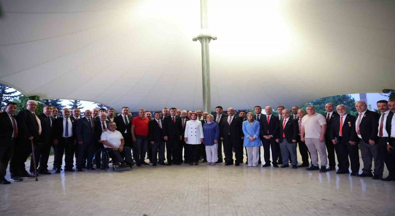 Bakan Göktaş, Türkiye Harp Malulü Gaziler, Şehit Dul ve Yetimleri Derneği şube başkanları ile bir araya geldi