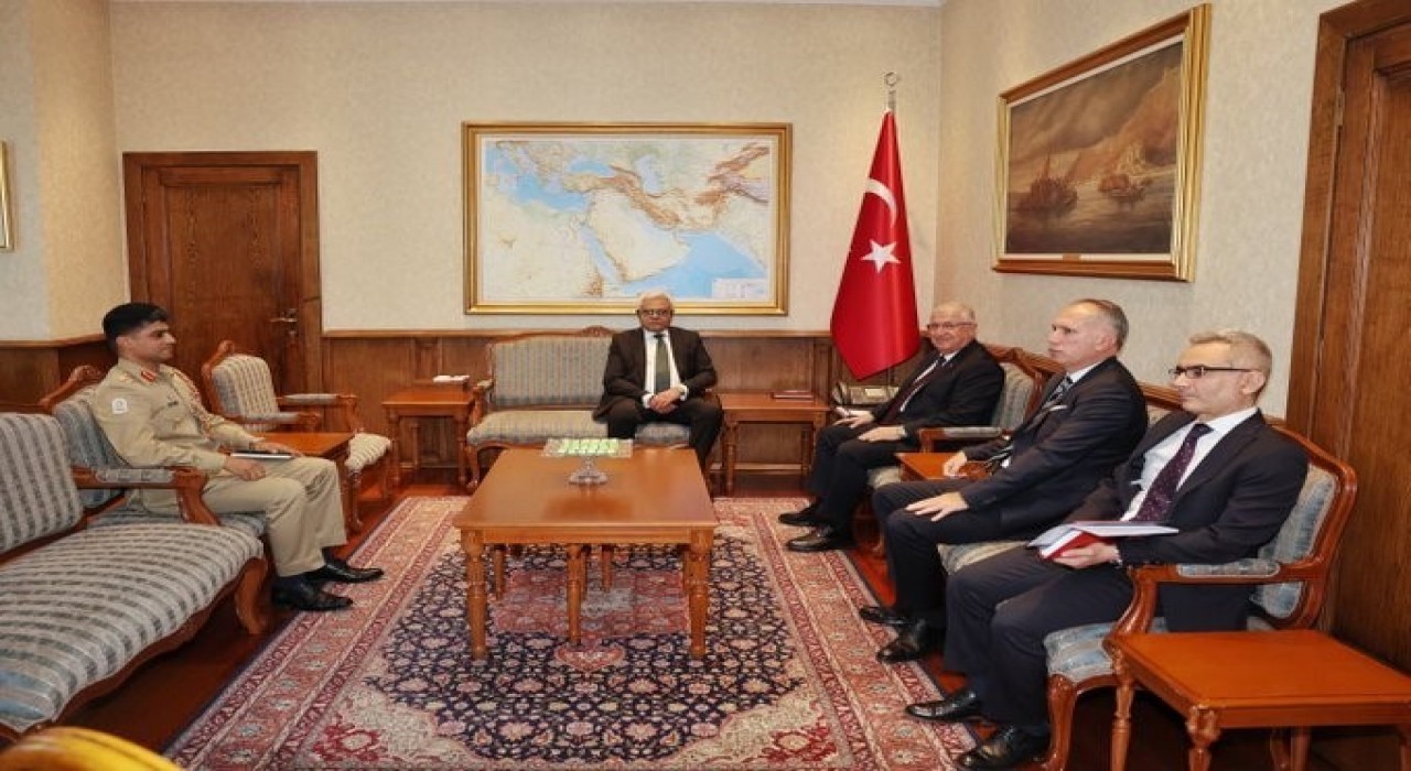 Bakan Güler, Pakistan Büyükelçisi Junaidi kabul etti