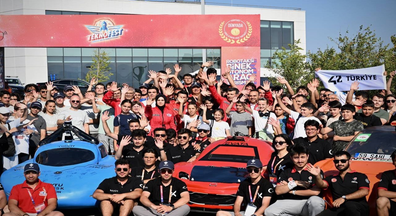 Bakan Kacırdan TEKNOFESTe 7den 77ye davet: Bu yıl yeni rakamları TEKNOFEST kuşağıyla birlikte kıracağız