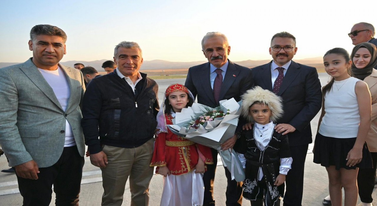 Bakan Uraloğlu hızlı demiryolu hattı temel atma töreni için Iğdıra gitti