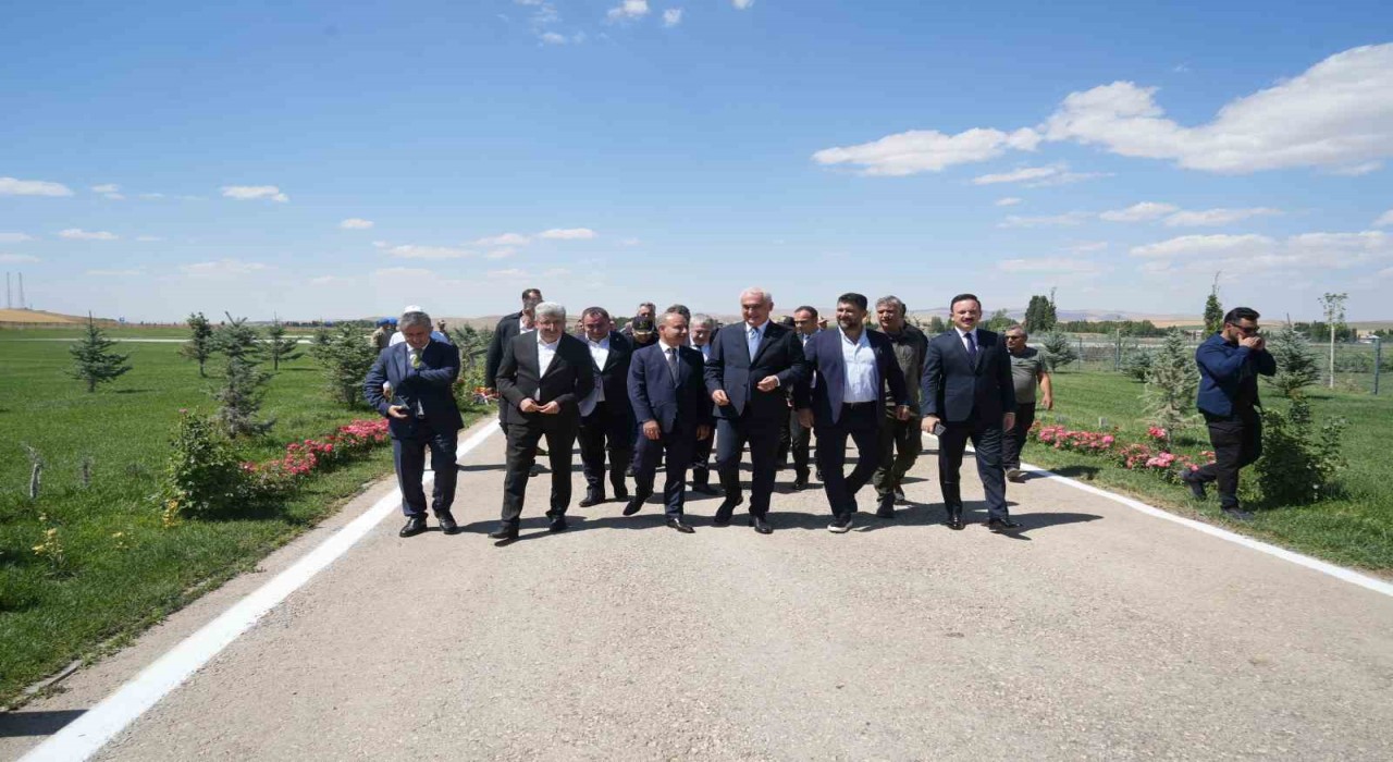 Bakan Yardımcısı Aktaştan Malazgirt Zaferi etkinlik alanında inceleme