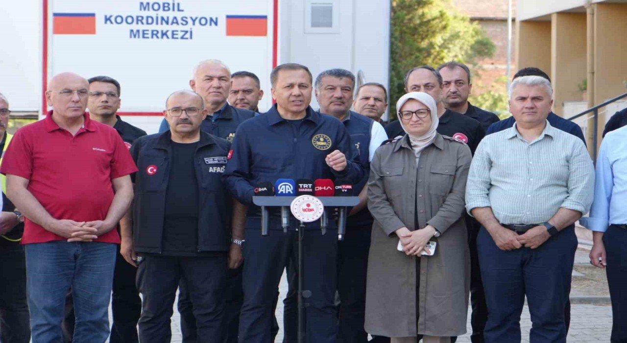 Bakan Yerlikaya: 831 bağımsız bölümün yıkık yada hasarlı olarak tespit edildi