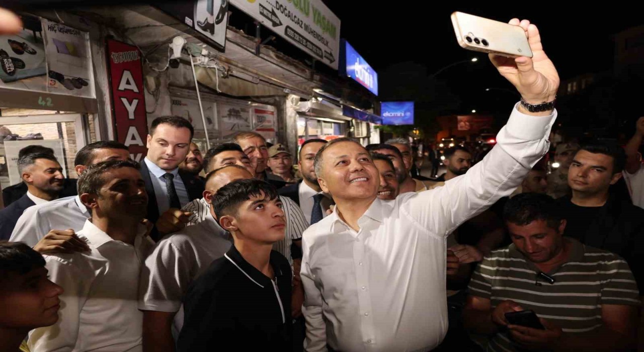 Bakan Yerlikaya Ağrıda esnafla buluştu