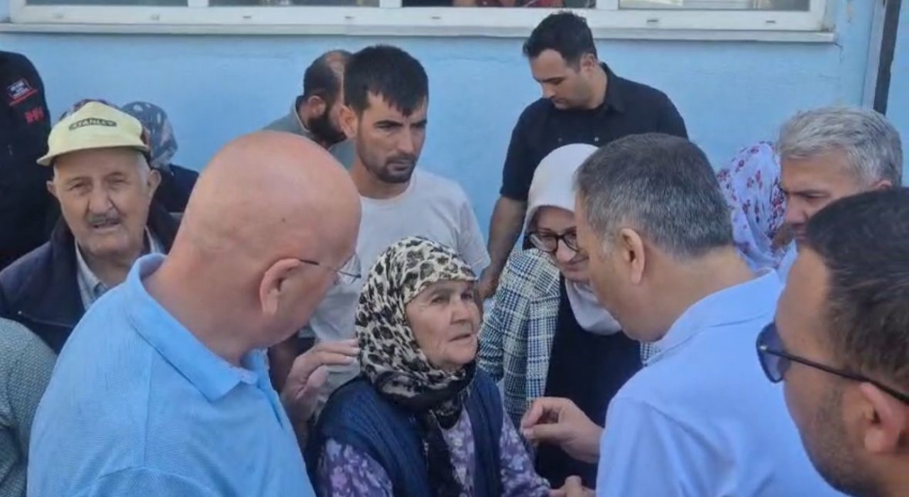 Bakan Yerlikaya, depremden etkilenen köyleri ziyaret etti
