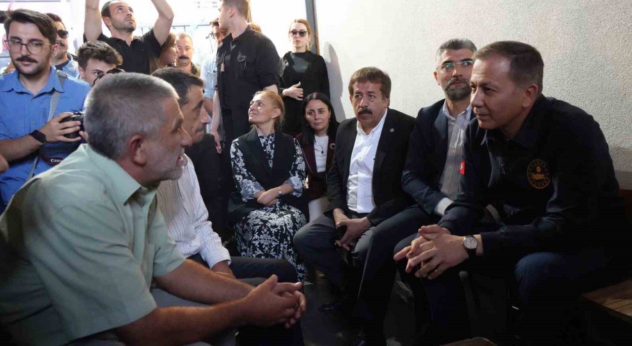 Bakan Yerlikaya Erzurumda esnafı ziyaret etti