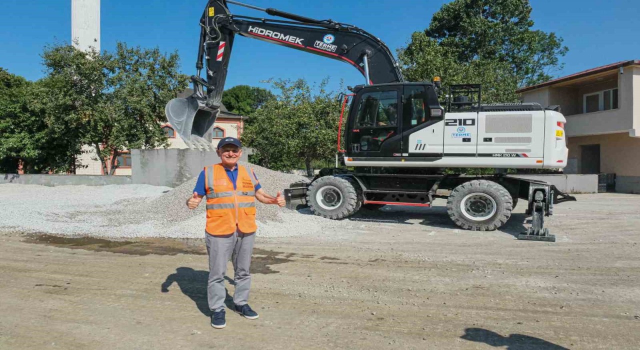 Bakanlıktan Terme Belediyesine 10 milyonluk ekskavatör desteği