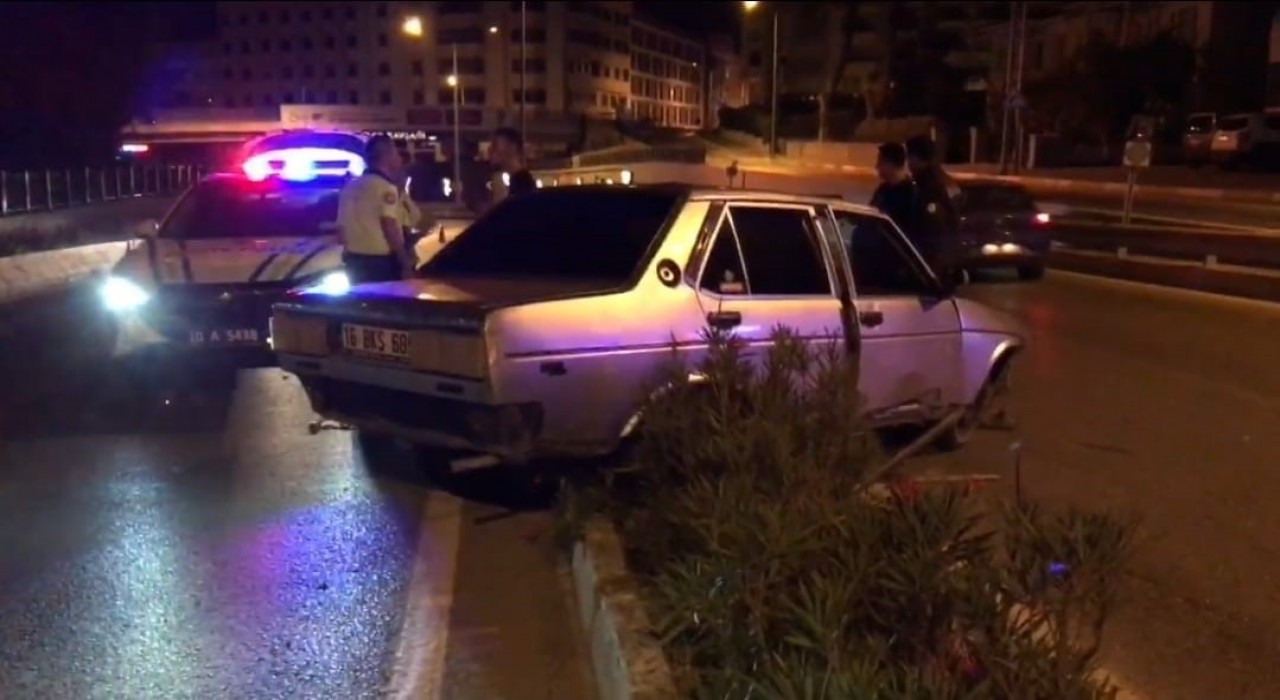 Balıkesirde alkollü ve ehliyetsiz sürücü kaza yaptı